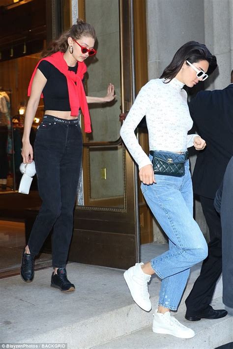 Kendall Jenner And Gigi Hadid Grab Dinner Together In Nyc Daily Mail
