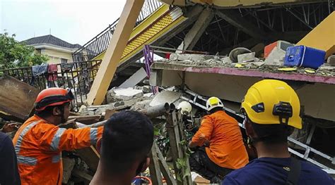 Terremoto Indonesia oggi, magnitudo 6.2: almeno 34 morti e centinaia di