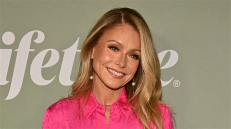 That Time Kelly Ripa Accidentally Revealed Her Pregnancy On Live Tv