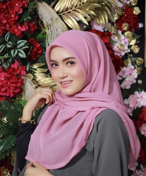 Asyiqin Khairi Malay Beautiful Hijaber Setahunbaru Hijab Chic Model Pakaian Baru Gadis Cantik