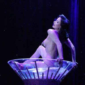 Burlesque Goddess Dita Von Teese Topless Sexy Pics U Need To See