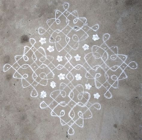 Women struggle to draw pulli kolam in the initial days of learning pulli kolangal with dots. Pongal Pot Pulli Kolam / Pongal Kolam Designs Gallery 3 ...