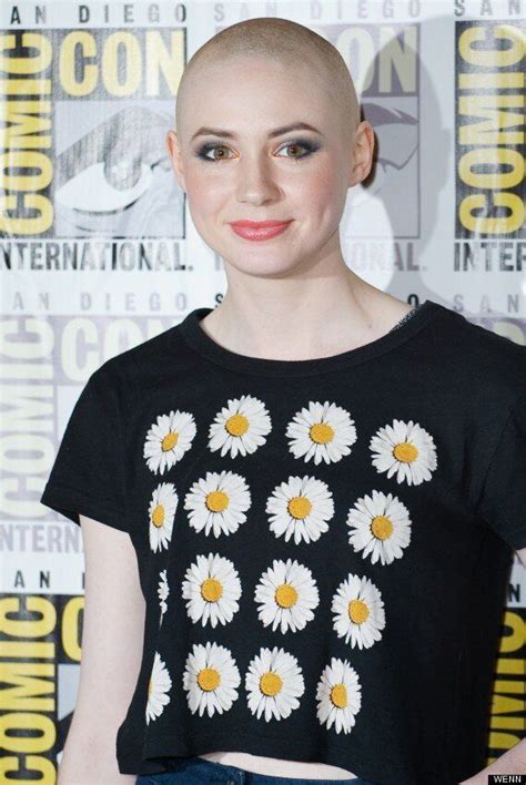 Former Doctor Who Star Karen Gillan Unveils Shaved Bald Head At Comic Con Video Pics