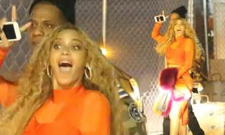 Beyonce Celebrates As She Leaves The Super Bowl 50 Daily Mail Online