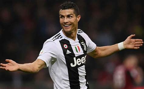 Ronaldo turns 36 today but operates and looks better than anybody half his age! ரொனால்டோவுக்கு வெறும் 20 வயசுதான்! - வியக்கும் மருத்துவக் ...