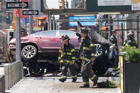 Car Rams Into Pedestrians In Nycs Times Square Killing At Least 1