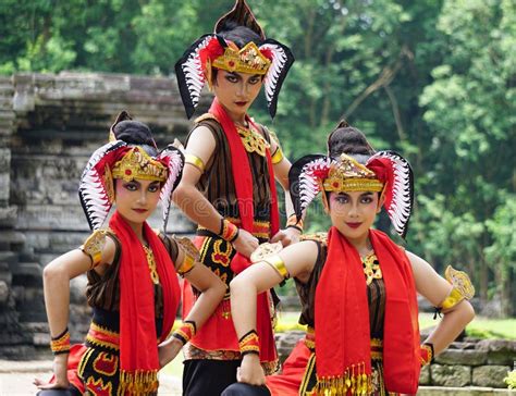 Indonesian Dancers With Traditional Costumes Are Ready To Perform To Celebrate The World Dance