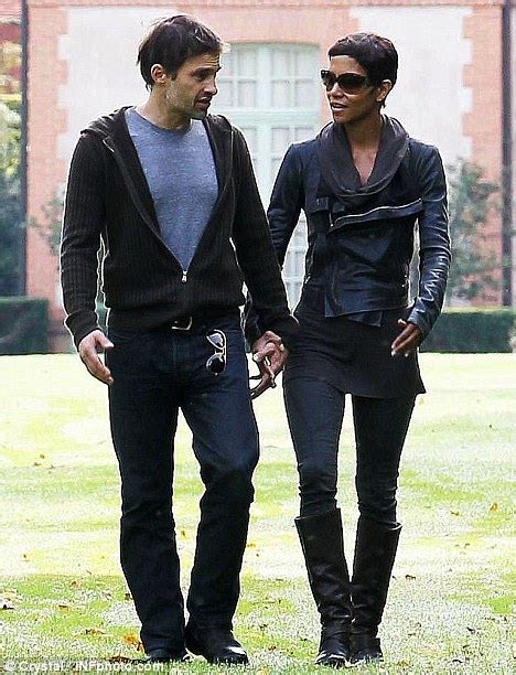 Halle Berry And Olivier Martinez Stroll Through Grounds Of French