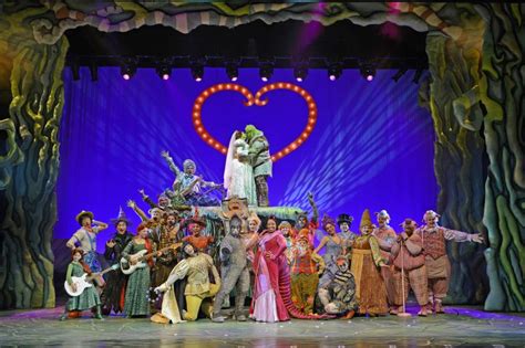 Review 3 D Theatricals Revisit With Shrek Offers Colorful Cheeky Fun