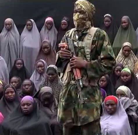 Nigeria 111 Schülerinnen Nach Boko Haram Angriff Auf Schule Vermisst