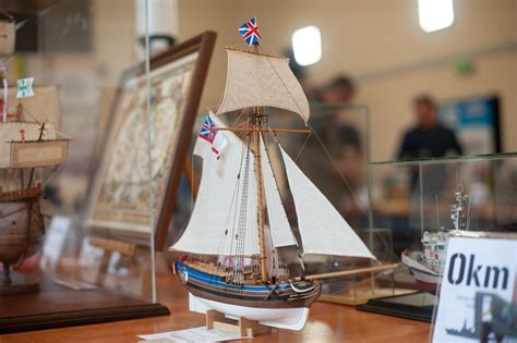 Displays For Ship Models Ideas Display Display Case Model Ships My