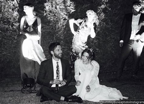 Lizzy Caplan And Tom Riley Get Married In Italy Share Stunning Wedding Pic