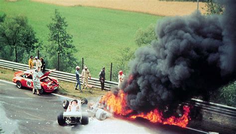 Reigning world champion niki lauda and title rival james hunt share the first starting row. lauda_niki accidente - Coche Clásico