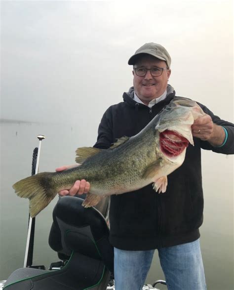 Ray roberts lake has approximately 2,000 acres of standing timber, located mostly in the upper reaches of both major arms. Fishing Report | Get Bit Guide Service | Lake Ray Roberts ...
