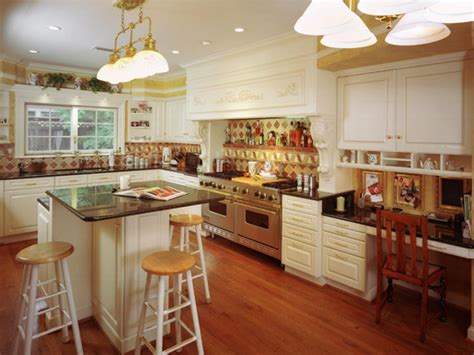 Even better, the coffee cabinet is near the breakfast table. Quick Tips for Keeping an Organized Kitchen | Kitchen ...