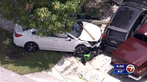 Hit And Run Driver Sought In Lauderhill Multi Vehicle Crash Wsvn 7news Miami News Weather