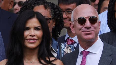Amazon Founder Jeff Bezos Engaged To Girlfriend Lauren Sánchez Report World News Hindustan
