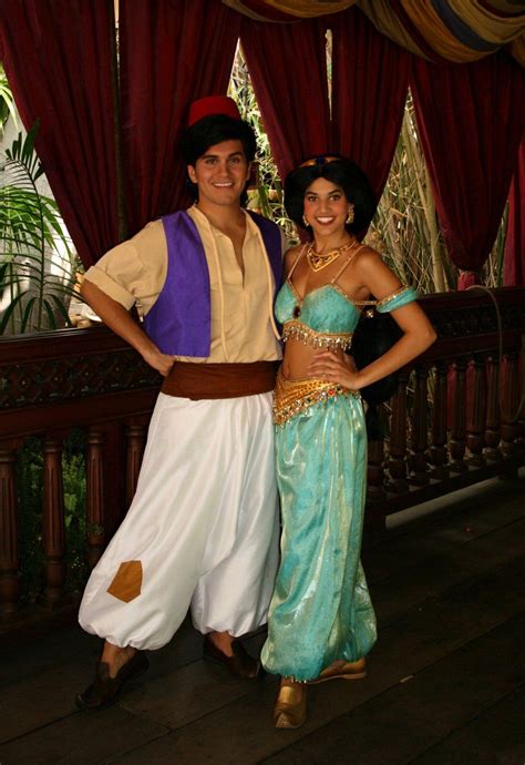 Princess Jasmine And Aladdin In Disneyland Aladdin Costume Jasmine