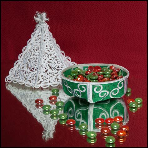 Viking glass christmas candy dish holly bells wreath table decor holiday season. BFC1627 Christmas Tree Candy Dish
