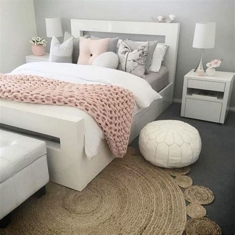 The amount of light must fluctuate, like in nature, to give a natural feel to the room and evoke a tone involving harmony and peace. Blush Pink Bedroom Ideas - Dusty Rose Bedroom Decor and Bedding I Love | Dusty pink bedroom ...