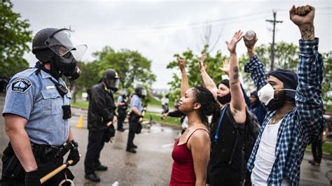 Journalists blinded, injured, arrested covering george floyd protests nationwide, usa today (31 мая 2020). Photos: Police responses to George Floyd protests vs. anti ...