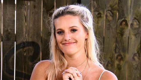 Married At First Sight Star Clara Berghaus Celebrates Signing Ryan Oubre Divorce Papers