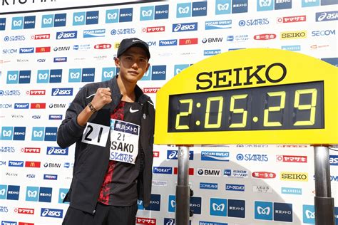 マラソン日本記録保持者 大迫傑 フォアフット走法の解説 ナイキ厚底シューズ 佐久長聖高校時代など. 東京マラソンで自身2度目の日本記録を樹立!大迫傑選手って ...