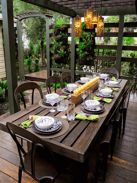 How To Decorate Outdoor Dining Table