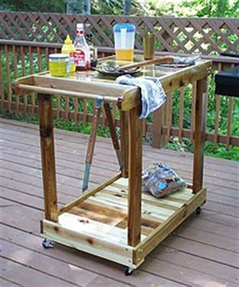 What better time to whip a quick dinner and beat the kitchen mess? Build an Outdoor Grill Table