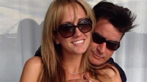 Charlie Sheen se comprometió con una ex actriz porno años menor LA GACETA Tucumán