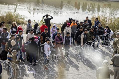 National Guard Texas Troopers Block Migrants At The Border In El Paso