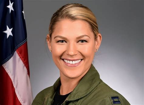 After Two Weeks The First Female Usaf F 16 Demo Pilot Is Relieved Of