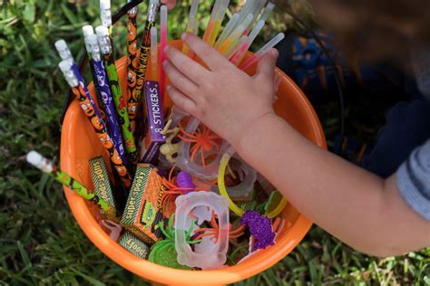 9 Cheap Halloween Candy Alternatives To Thrill Trick Or Treaters