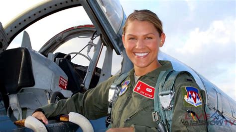 Meet Capt Zoe Kotnik F 16 Viper Pilot Commander Wordlesstech