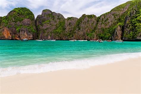 Premium Photo Tropical Island With Resorts Phi Phi Island Krabi