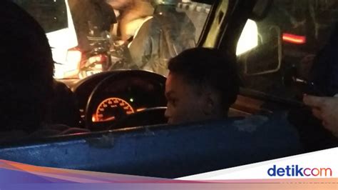 Foto Sopir Angkot Masih Bocah Di Bandung Ini Jadi Viral