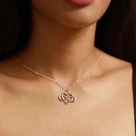 Dainty Gold Toned Infinity Heart Pendant Necklace At Rs 45000 दिल के आकार का पेंडेंट हार्ट