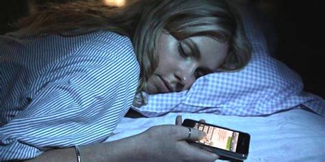 Don T Check Your Phone Right Before Bed Business Insider
