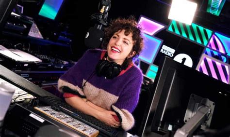 annie mac s last radio 1 show review beloved dj bows out with a beautiful tearjerker radio