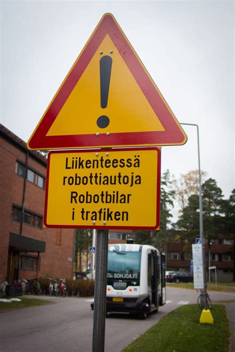 Robottibussi ei selviä vielä yksin - katso videolta - Uusiteknologia.fi