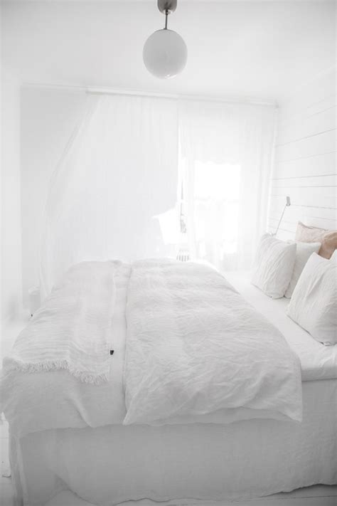 33 All White Room Ideas For Decor Minimalists Stylecaster All White