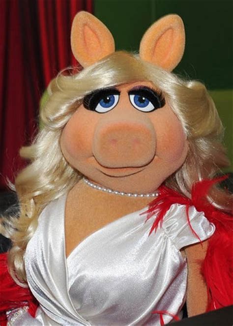 Miss Piggys Fantasy The Great Muppet Caper Miss Piggy Video Fanpop