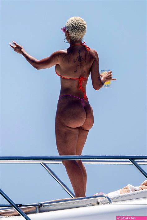Mila Kunis Butt Fingering Nude Scene Sexy Nude Pics