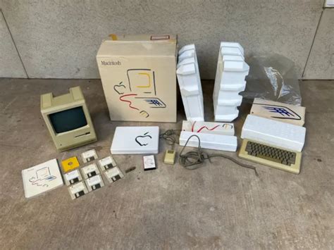 Original 1984 Macintosh 128k M0001 In Original Box Once In A