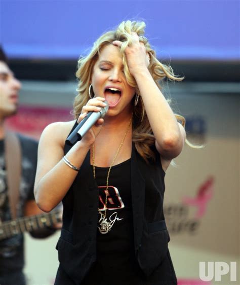 Photo Jessica Simpson Sings At Nascar Bank Of America 500 Race At Lowe
