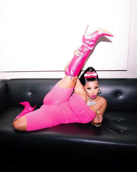 As Estonteantes Curvas E Contracurvas De Nicki Minaj [fotos E Vídeo]