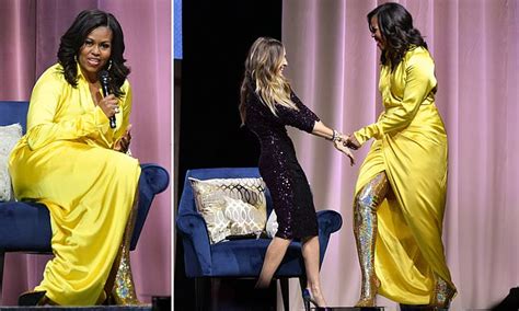 Lee las reseñas de sus respectivos libros e ideas más impactantes. Michelle Obama dresses to impress in $4,000 glittery thigh ...