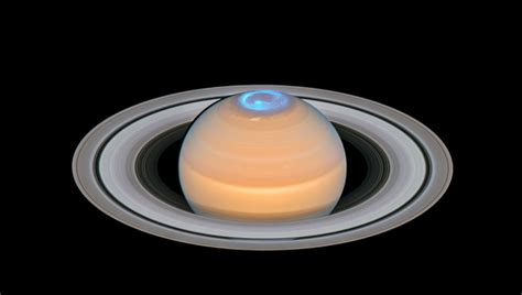 Saturn Auroras Spectacular Images From The Hubble Space Telescope
