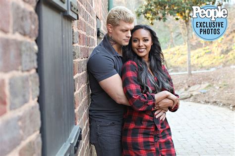 Pro Wrestlers Brandi And Cody Rhodes Expecting First Child Together