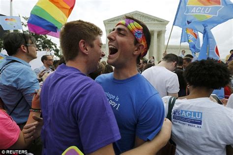 gay couples rush to marry after supreme court s same sex marriage ruling daily mail online